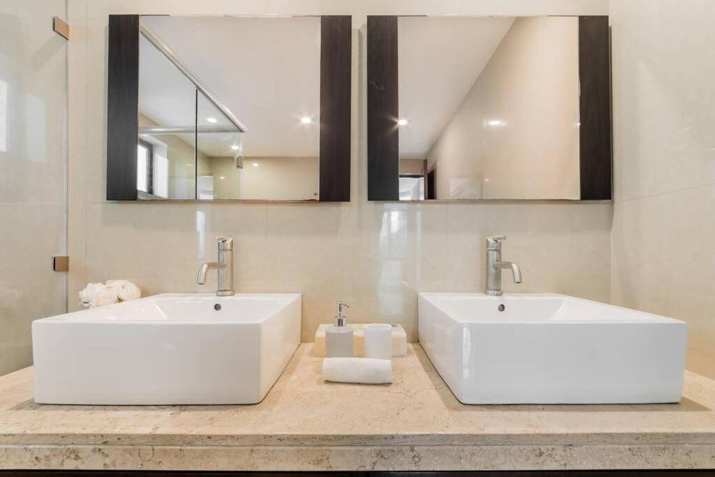 Stylish Lagoon Front By Casa Paraiso Villa Cancun